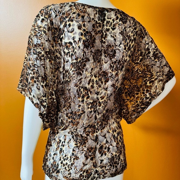 🎀 DEB LARGE ANIMAL PRINT TOP❣️MESH MATERIAL 💛 - Picture 4 of 5